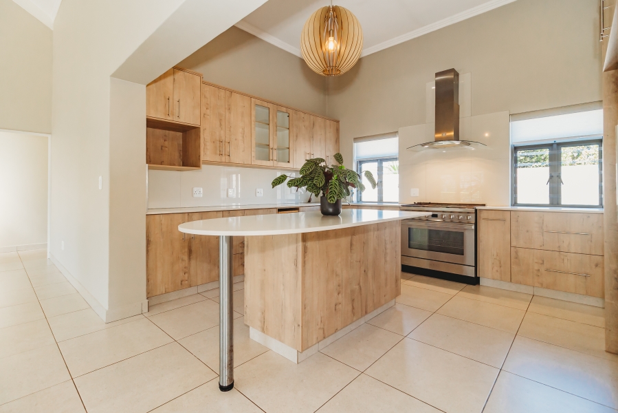 4 Bedroom Property for Sale in Kraaibosch Manor Western Cape